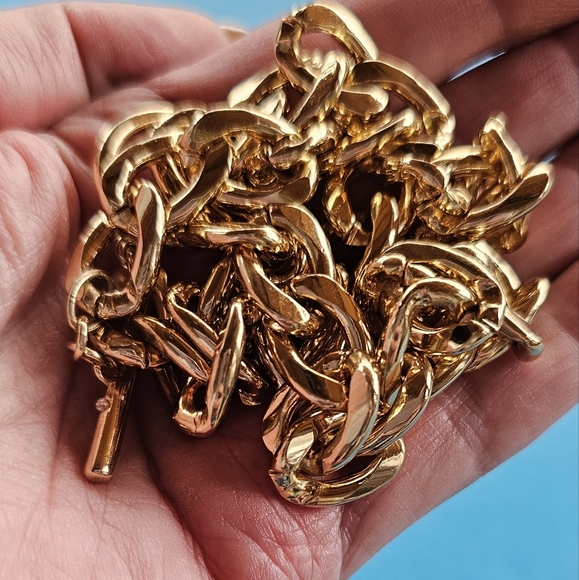 Large Designer Gold Curb Chain - Picture 5 of 6